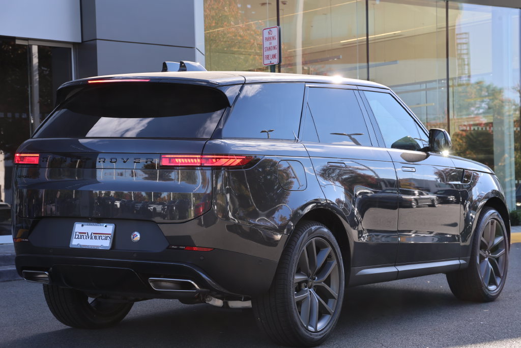 New 2027 Land Rover Range Rover Sport SE AWD/4WD image 2