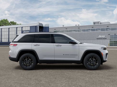 New 2026 Jeep Grand Cherokee Altitude AWD/4WD image 12
