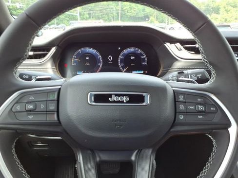 New 2026 Jeep Grand Cherokee Laredo AWD/4WD image 9