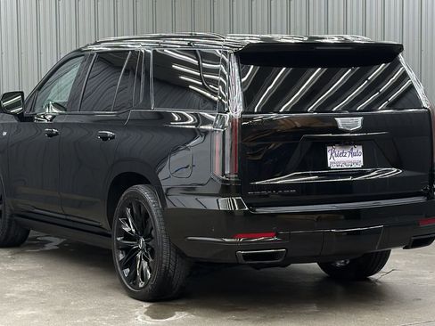 Used 2025 Cadillac Escalade Sport Platinum w/ LPO, ONYX Package image 3