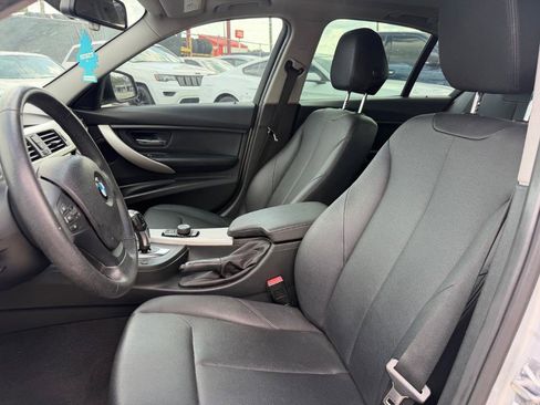 Used 2017 BMW 320i Sedan RWD image 11