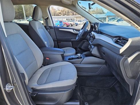Used 2020 Ford Escape SE image 17