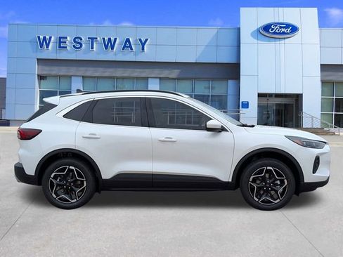 New 2026 Ford Escape Platinum image 31