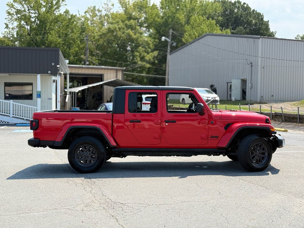 Used 2024 Jeep Gladiator Sport AWD/4WD image 8
