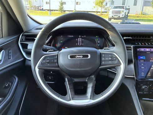 Used 2023 Jeep Grand Cherokee 4WD 4xe image 12