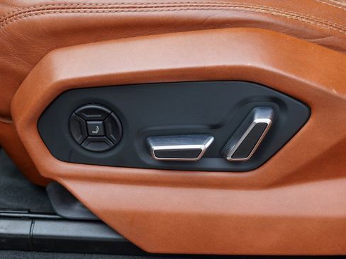 Used 2019 Lamborghini Urus Base image 22