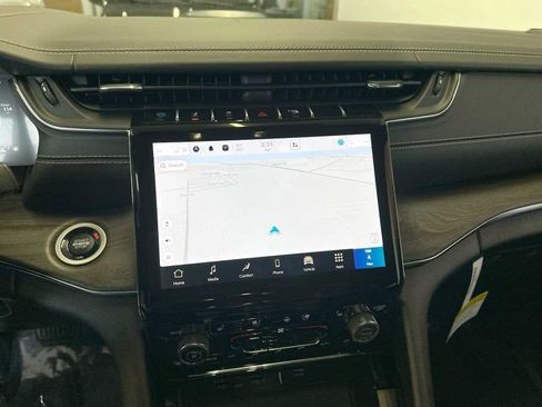 New 2024 Jeep Grand Cherokee Overland w/ Advanced Protech Group III image 25