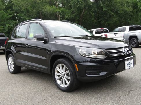 Used 2018 Volkswagen Tiguan Limited w/ Premium Package AWD/4WD image 3