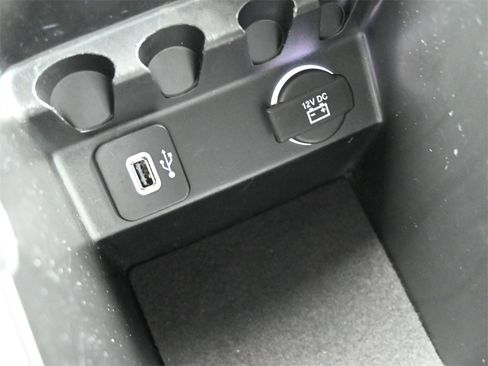 Used 2018 Jeep Cherokee Latitude Plus image 11