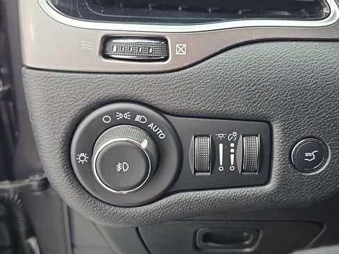 Used 2021 Jeep Cherokee Limited w/ Elite Package image 25