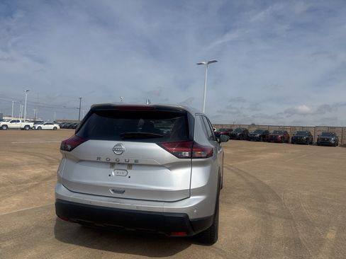 Certified 2025 Nissan Rogue SV image 20