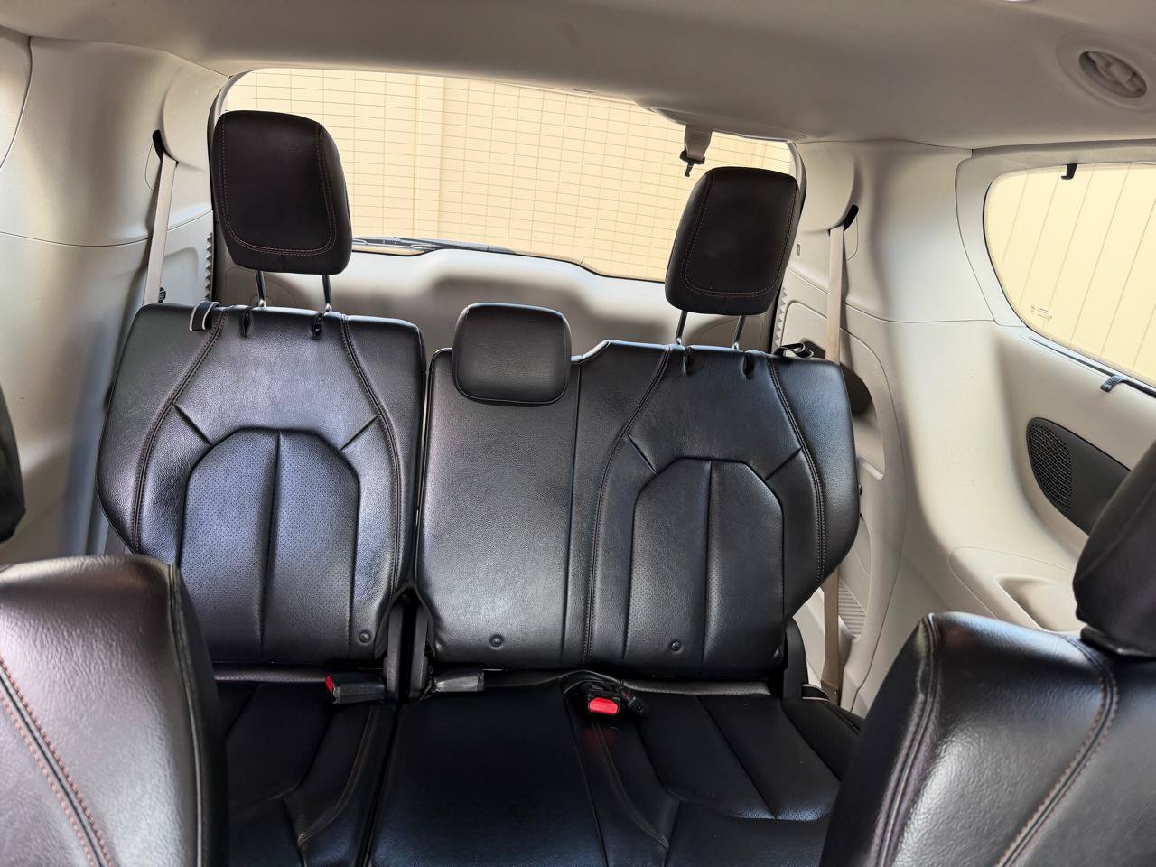 Used 2017 Chrysler Pacifica Touring-L Plus FWD image 6