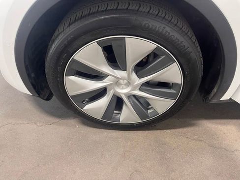 Used 2021 Tesla Model Y Long Range image 30