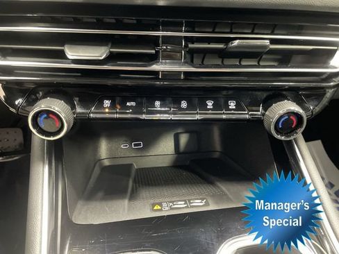 Certified 2026 Chevrolet Traverse LT AWD/4WD image 11