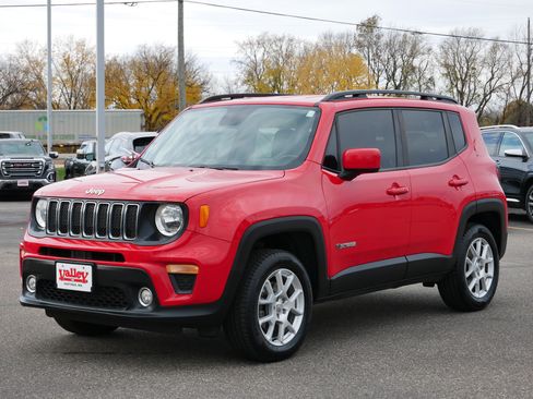 Used 2019 Jeep Renegade Latitude w/ Cold Weather Group image 3