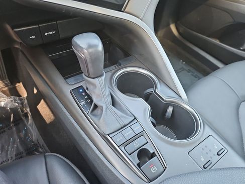 Used 2021 Toyota Camry XSE FWD image 33