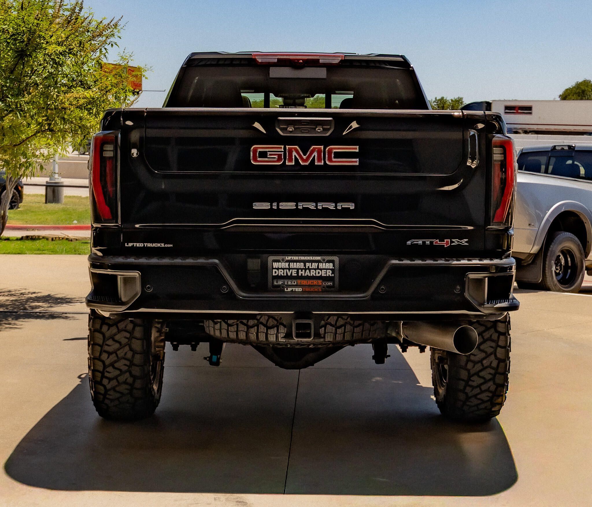 Used 2024 GMC Sierra 2500 AT4X AWD/4WD image 8