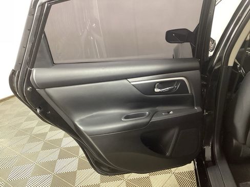 Used 2016 Nissan Altima 2.5 SR w/ LED Appearance Package image 13