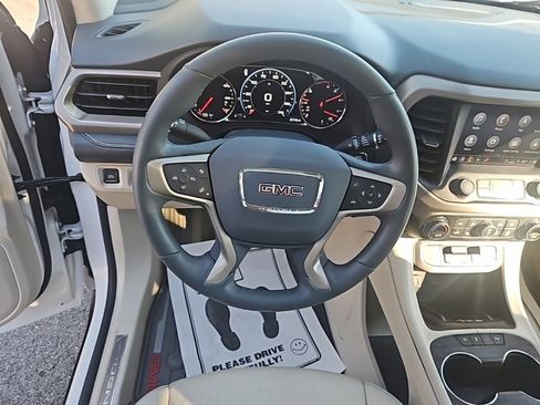 Used 2023 GMC Acadia Denali w/ Denali Ultimate Package image 13