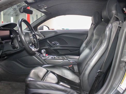 Used 2017 Audi R8 V10 w/ Carbon Exterior Package image 40