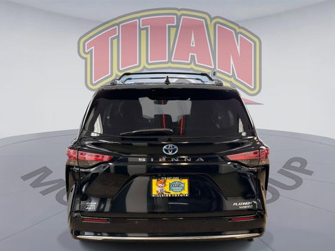 Used 2024 Toyota Sienna Platinum AWD/4WD image 3