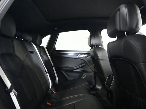 Certified 2023 Porsche Macan AWD/4WD image 19
