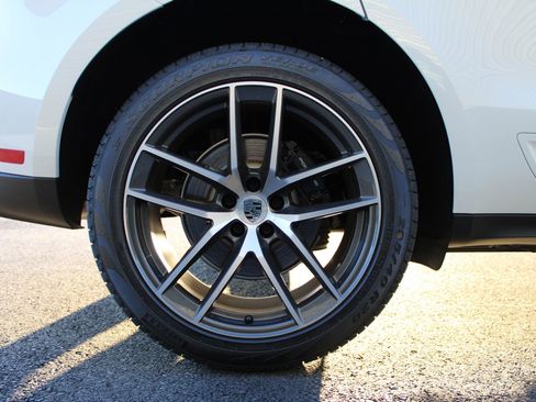 New 2026 Porsche Macan image 27