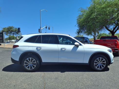 Used 2024 Mercedes-Benz GLC 300 image 4