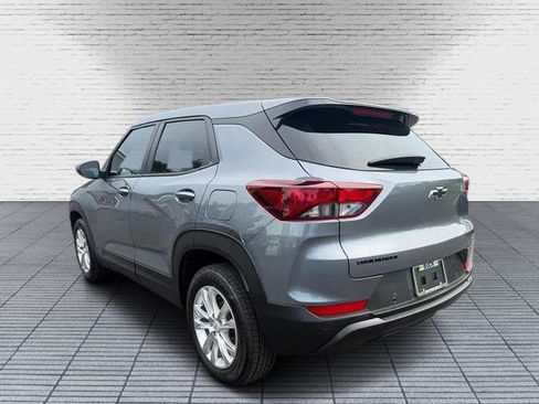 Used 2021 Chevrolet TrailBlazer LS w/ LPO, Blackout Package FWD image 2