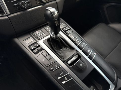 Used 2015 Porsche Macan S AWD/4WD image 37