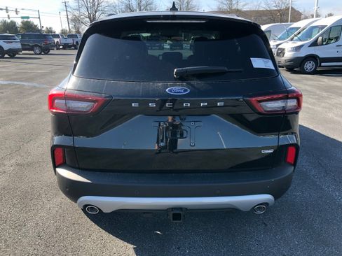 New 2025 Ford Escape SE w/ Class II Trailer Tow Package FWD image 4