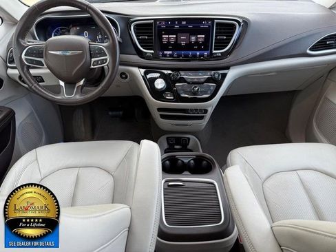 Used 2021 Chrysler Pacifica Touring-L image 19