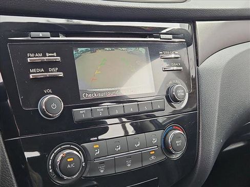 Used 2015 Nissan Rogue S image 18