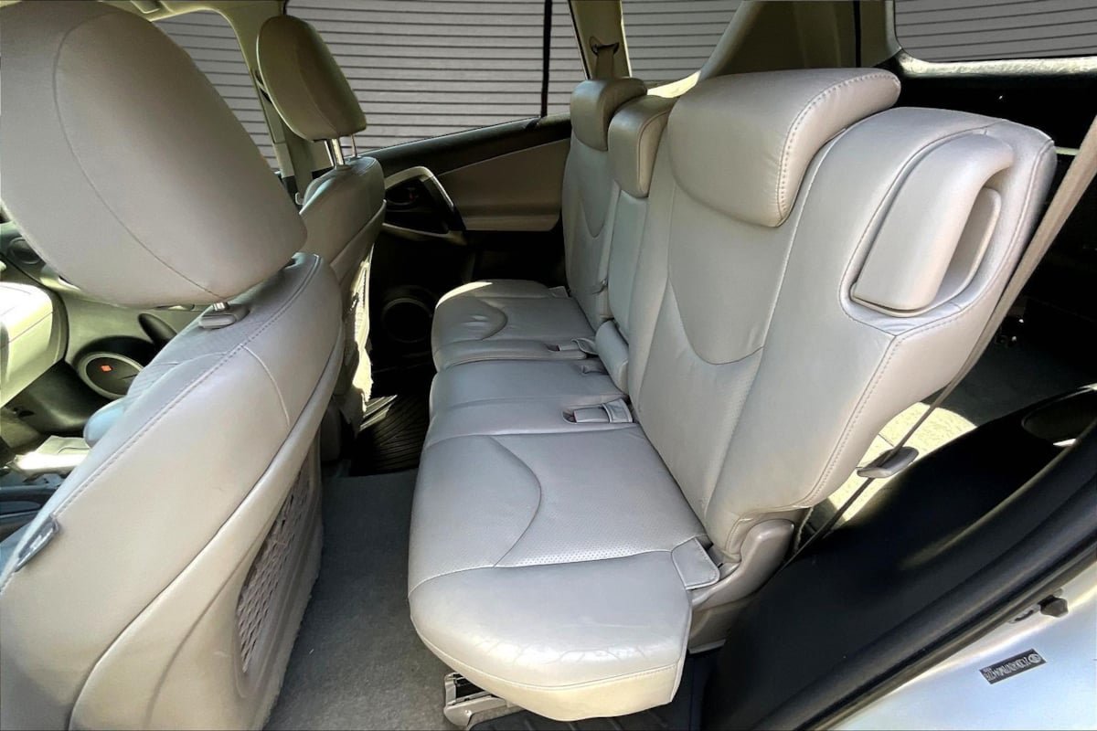 Used 2011 Toyota RAV4 Limited AWD/4WD image 21