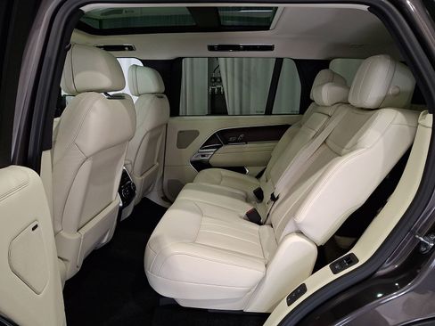 Certified 2023 Land Rover Range Rover Long Wheelbase SE AWD/4WD image 8