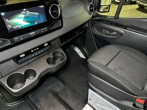 Used 2025 Mercedes-Benz Sprinter 2500 image 39