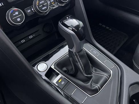 Used 2024 Volkswagen Taos SE image 20