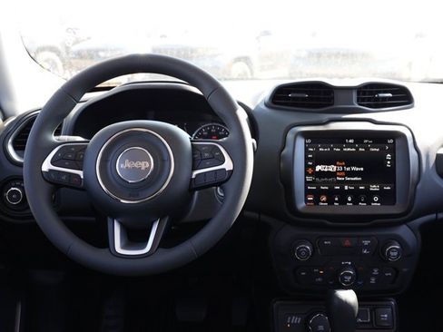 New 2023 Jeep Renegade Latitude w/ Sun & Fun Group image 22