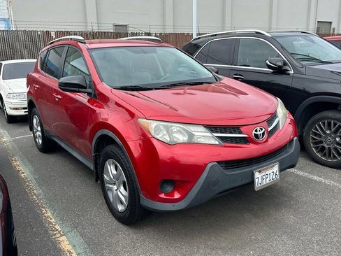 Used 2013 Toyota RAV4 LE AWD/4WD image 2