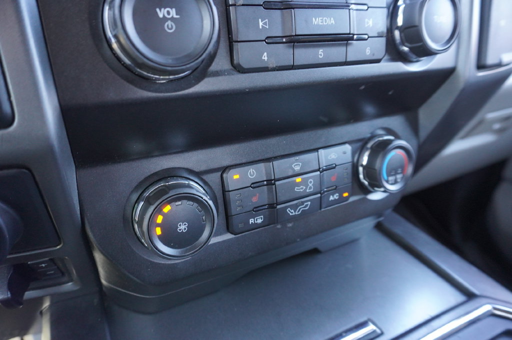 Used 2019 Ford F150 XLT w/ Equipment Group 302A Luxury AWD/4WD image 18