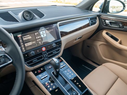 New 2026 Porsche Macan image 17
