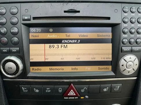 Used 2011 Mercedes-Benz SLK 300 image 32