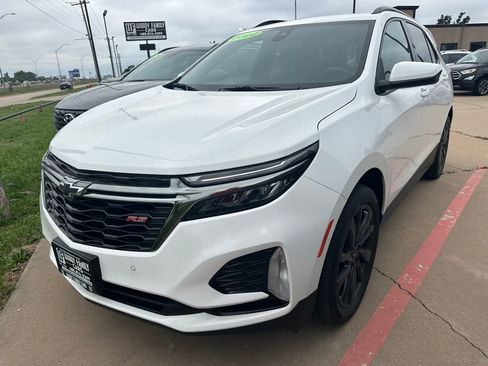 Used 2024 Chevrolet Equinox LT w/ Driver Convenience Package AWD/4WD image 2