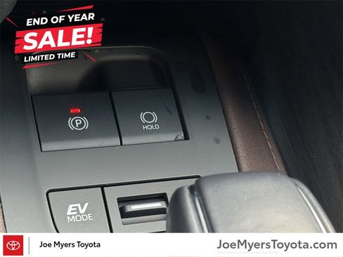 Used 2021 Toyota Venza XLE image 18