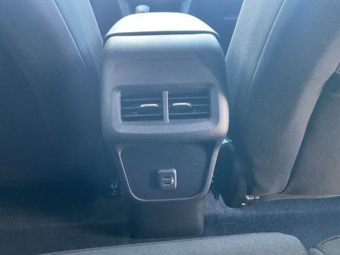 Used 2023 Chevrolet Equinox LT image 12