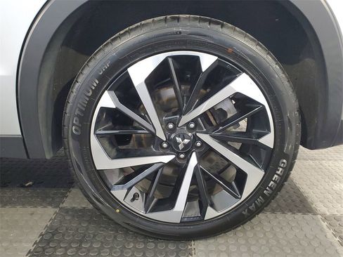 Used 2023 Mitsubishi Outlander SE image 9