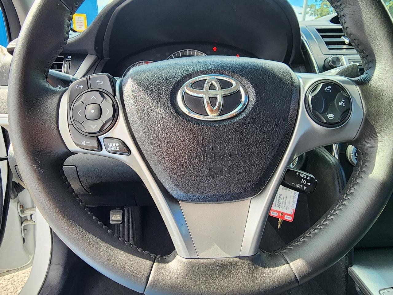Used 2014 Toyota Camry SE FWD image 16