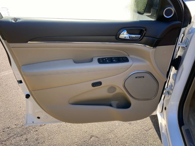 Used 2019 Jeep Grand Cherokee Overland AWD/4WD image 12