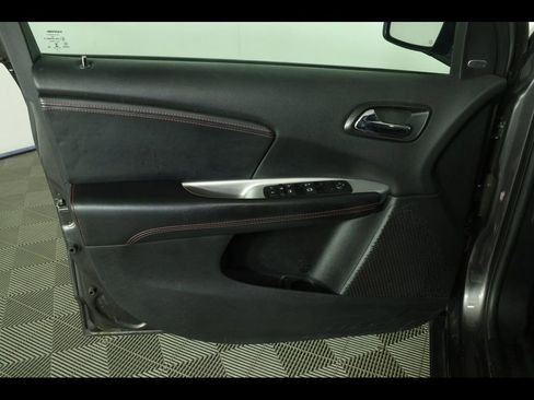Used 2017 Dodge Journey GT w/ Driver Convenience Group FWD image 17