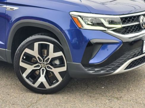 Used 2022 Volkswagen Taos SEL image 6